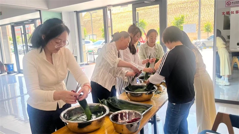 6月16日,榆阳区春苑社区开展端午主题活动