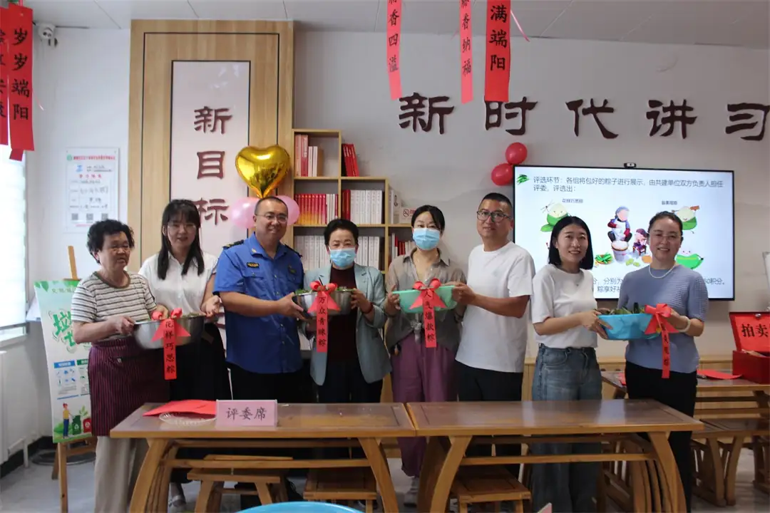 凭借包粽劳动积分竞拍端午礼品、生活用品