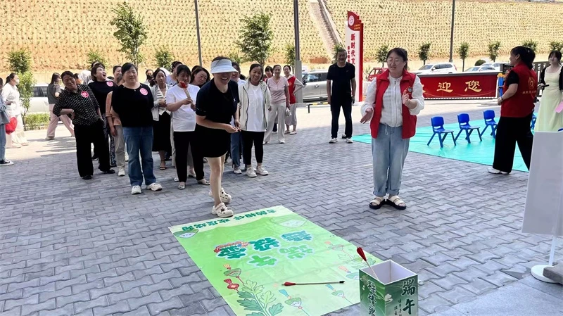 投壶、射五毒传统趣味游戏