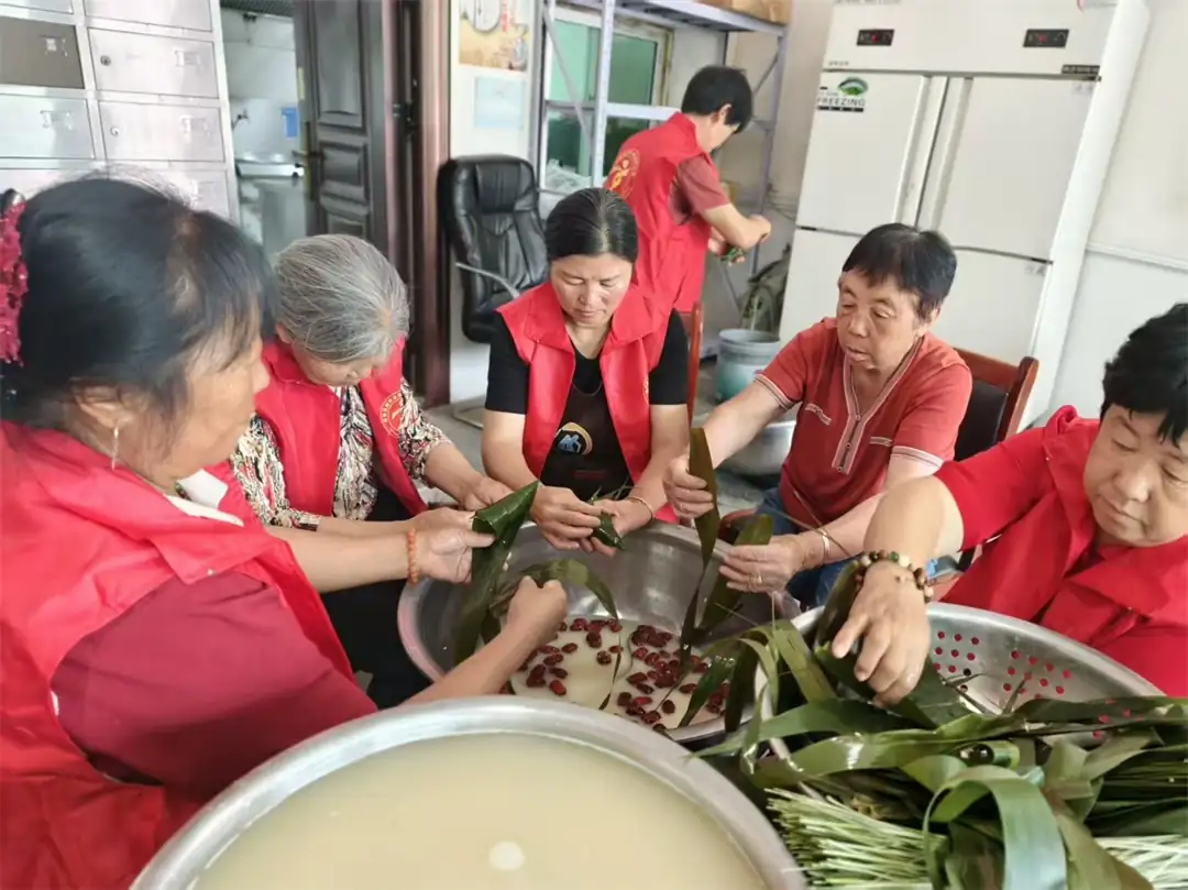 包粽子