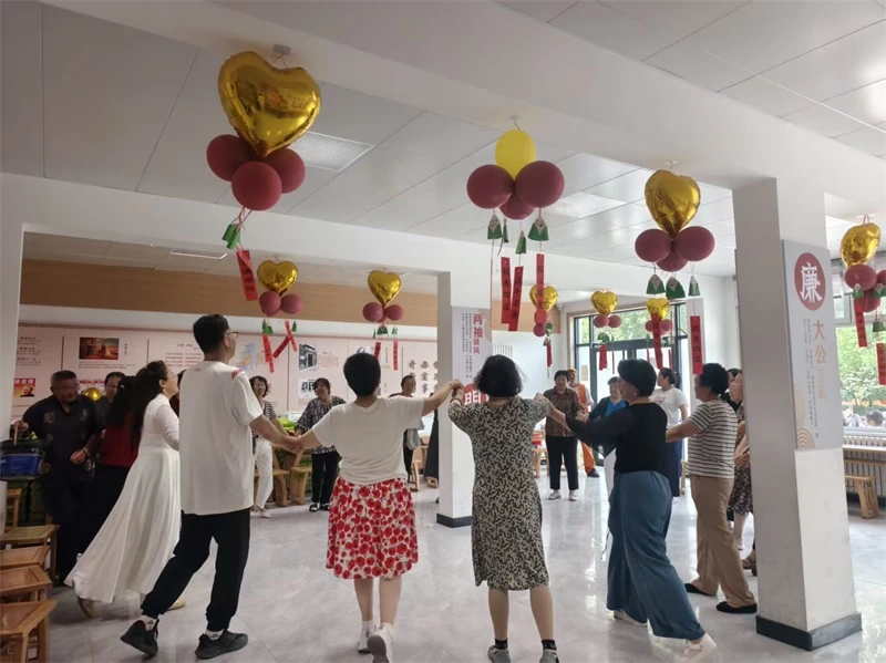 活动尾声,现场互动氛围浓厚