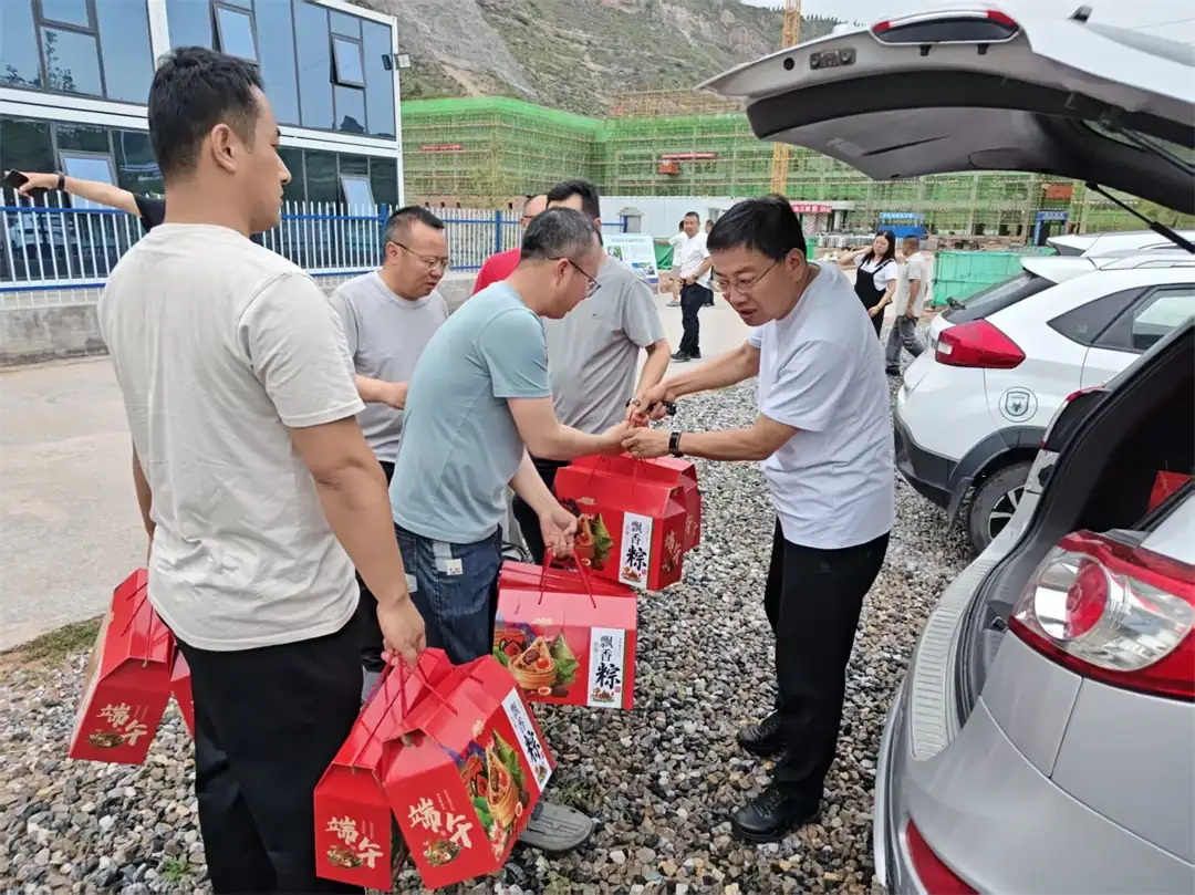 民盟府谷支部开展主题教育调研活动暨端午慰问活动