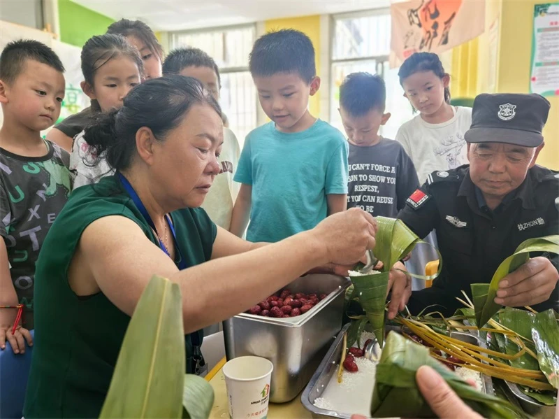 老少同场切磋