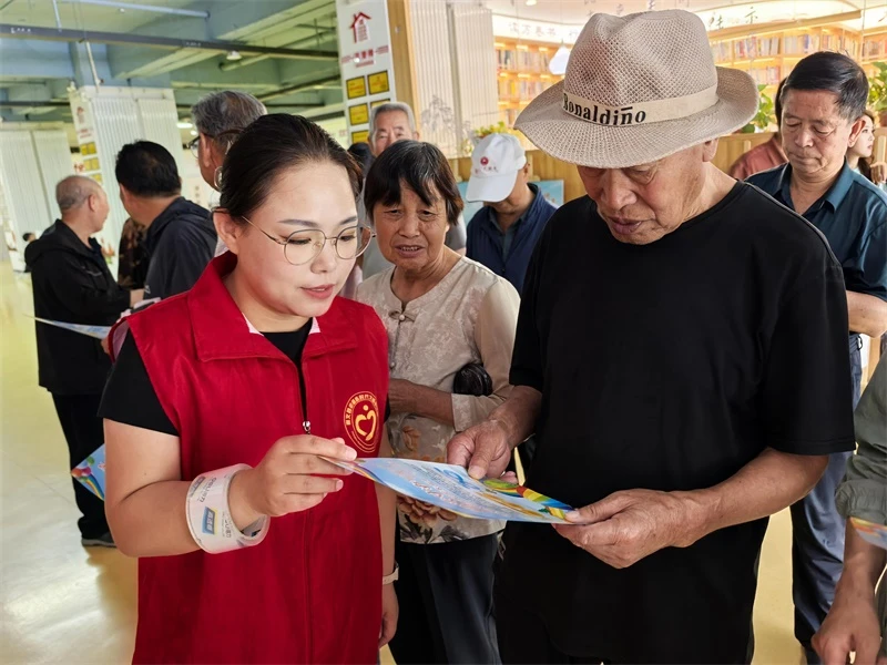 6月23日,榆阳区崇文路街道崇文路社区在养老服务中心开展“守护银龄 反诈同行”活动