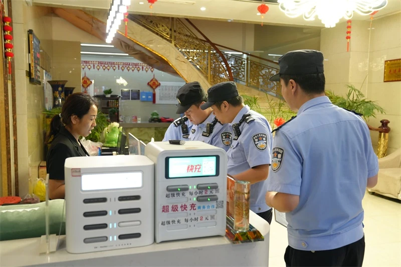 端午假日前夕,绥德县公安局开展夏夜治安清查行动