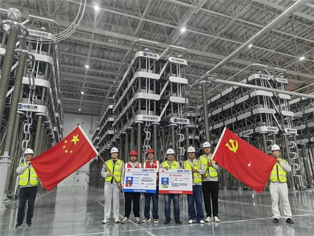 6月23日，中能建建筑集团阳江青洲五七项目部举行“党员责任区”和“青年安全生产示范岗”授牌仪式