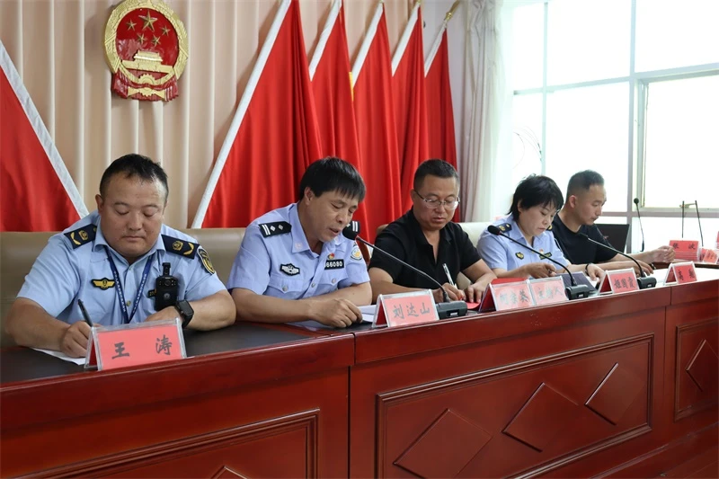 杨桥畔交警中队中队长刘达山