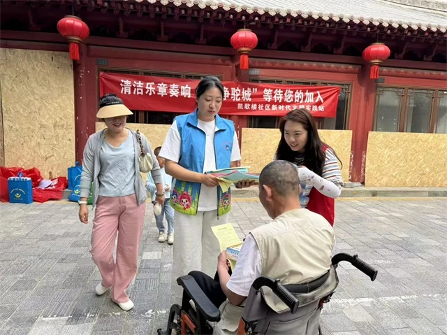 榆阳区鼓楼街道凯歌楼社区开展“清洁乐章奏响 ‘干净驼城’等待您的加入”活动