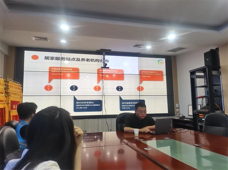 2026年1月起，全国养老服务消费补贴新政实施。榆阳区鼓楼街道城隍庙滩社区多措并举，网格员上门为高龄、失能老人讲解政策，手把手指导通过“民政通”申领，最高月领800元，切实减轻养老负担，让惠民政策暖心落地。