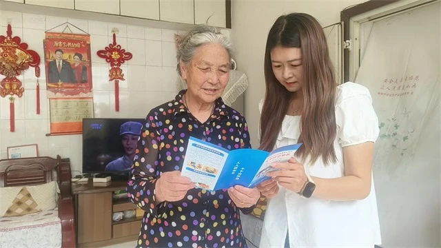 近日，榆阳区鼓楼街道红文昌楼社区开展“人人讲安全，个个会应急”专题培训