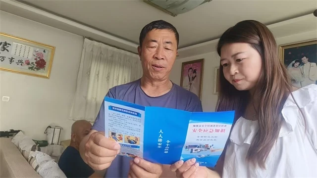 近日，榆阳区鼓楼街道红文昌楼社区开展“人人讲安全，个个会应急”专题培训