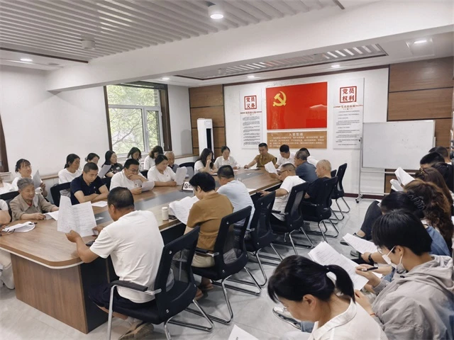 深耕主题党课，夯实思想根基。