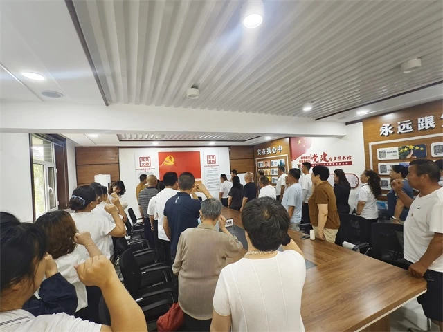 重温铮铮誓言，永葆党员本色。