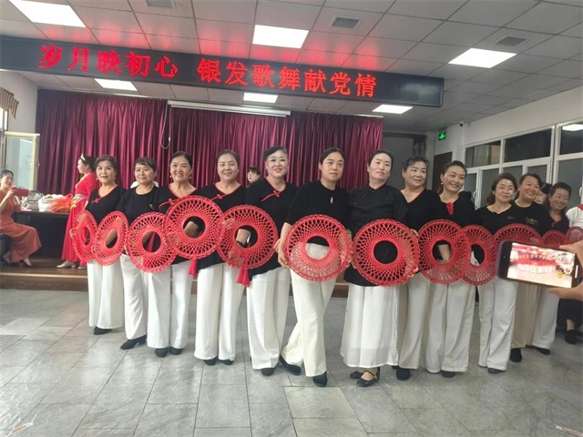 社区老年大学红色文艺汇演