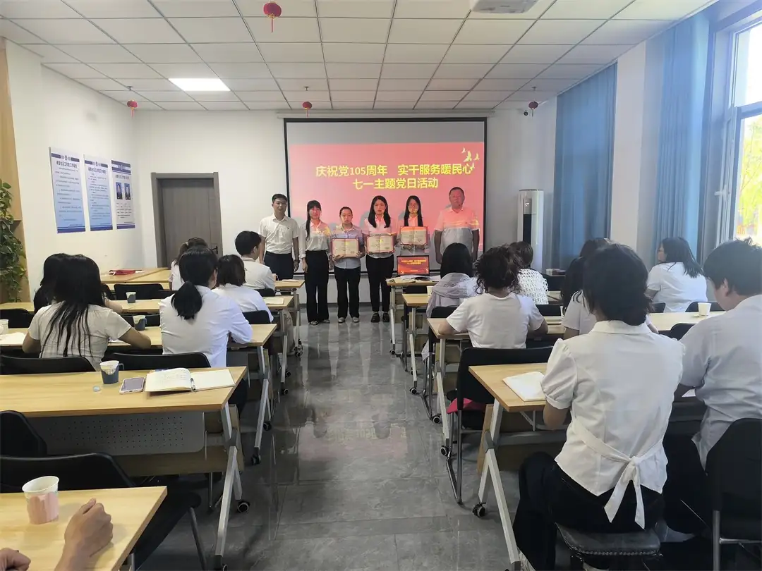 建党105周年 实干服务暖民心——崇文路街道富庆路社区开展“七一”主题党日活动