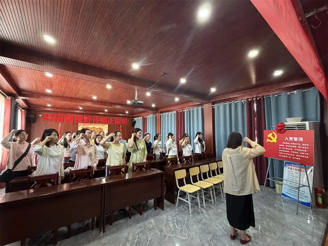 6月30日,榆阳区驼峰路街道望湖路社区党总支组织党员赴元大滩战役纪念馆开展主题研学