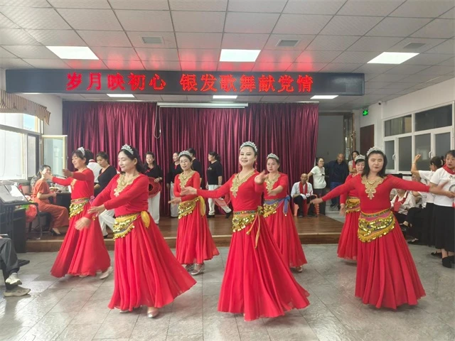 社区老年大学红色文艺汇演