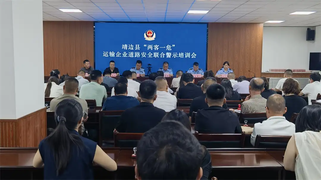 6月以来,靖边县公安局交管大队围绕“安全生产月”主题,聚焦源头治理、部门联动、农村整治、精准打击、多维宣传及应急备勤六大举措。