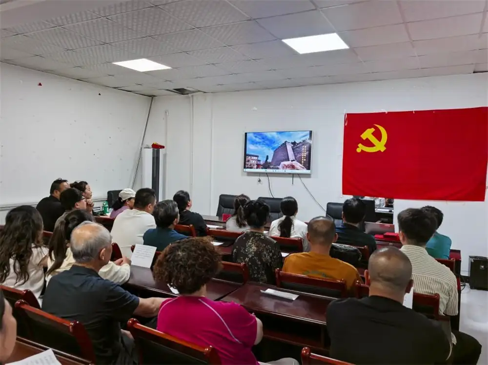 组织全体党员观看树立和践行正确政绩观微视频。