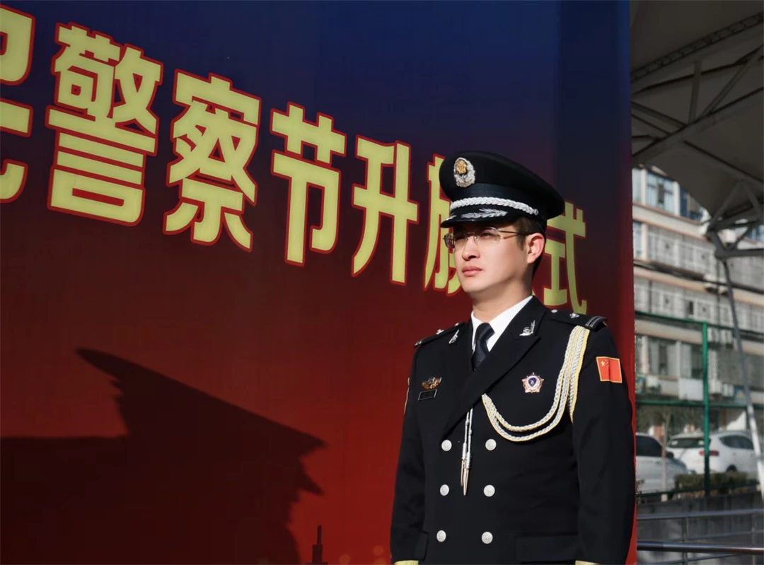 吴堡县公安局交通管理大队政治教导员朱奕