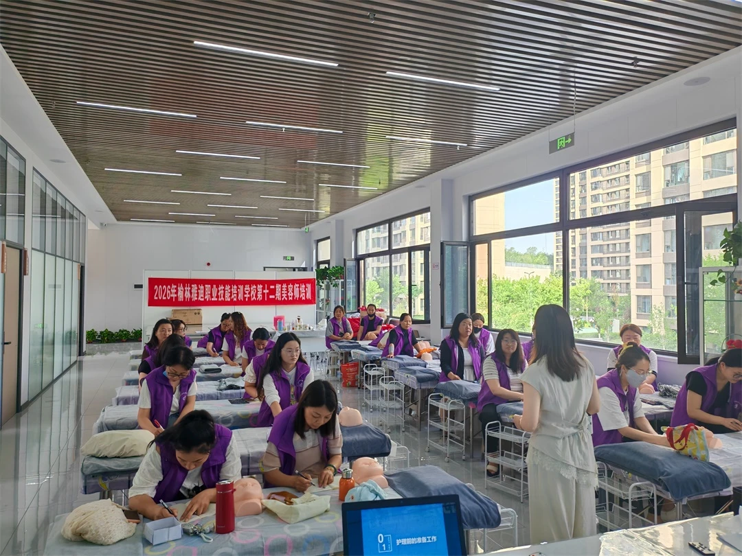 榆阳区崇文路街道春苑社区：赋能女性学技能 美业培训圆满收官