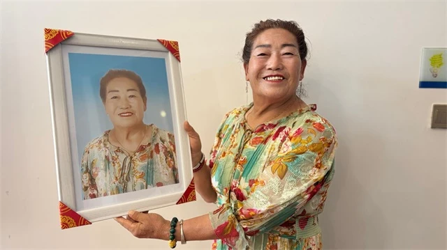 7月3日,榆阳区明珠路街道东环路社区携手爱心企业开展《阳光公益》免费摄影活动,为55岁以上老人拍摄证件照及纪念照。