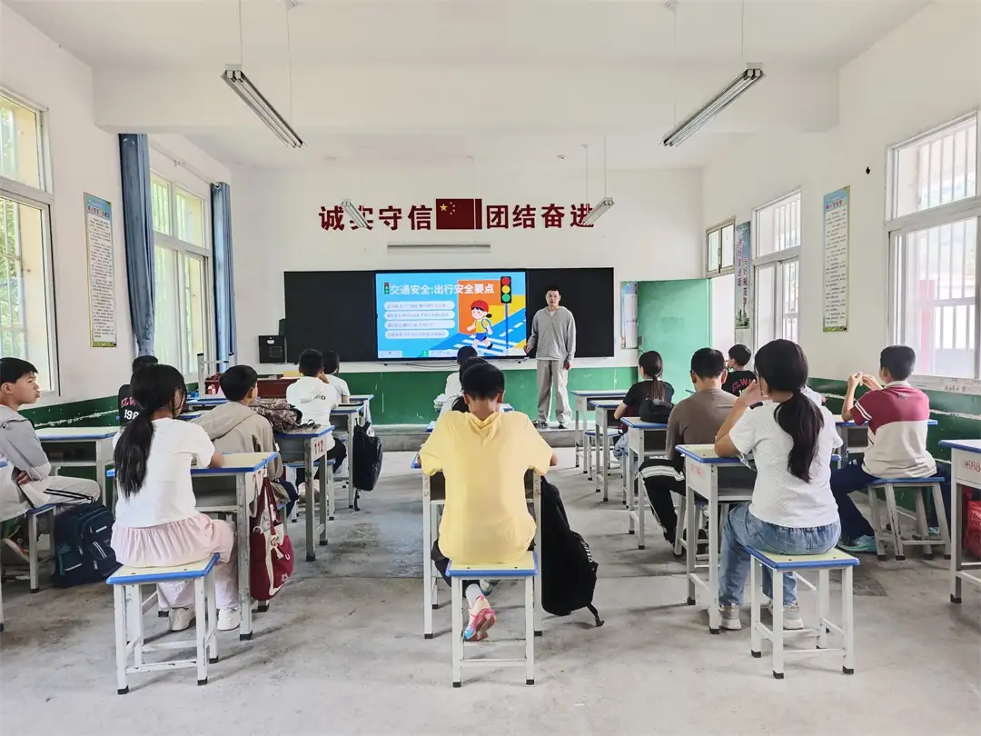 7月6日,汉中市西乡县白勉峡镇九年制学校开展暑期安全专题教育