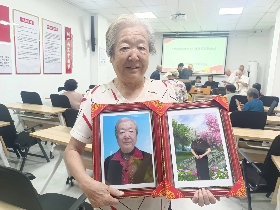 芹涧路社区开展“公益摄影暖夕阳 社区服务敬老情”公益志愿服务活动