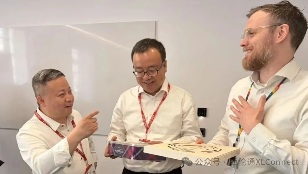 6月底,榆林市长马月逢率团访英,与英国国家能源安全部及脱煤电联盟座谈。