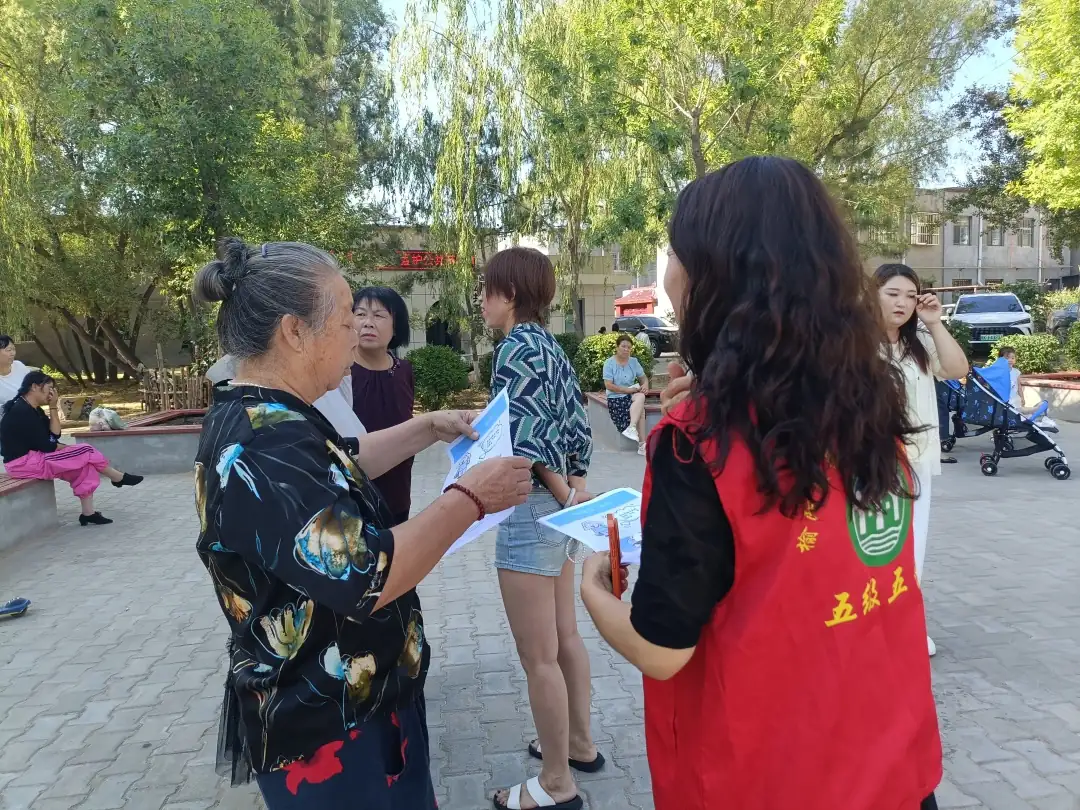 7月7日，榆阳区富庆路社区开展“守住钱袋子 护好幸福家”反诈宣传活动。