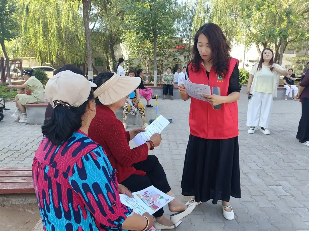 7月7日，榆阳区富庆路社区开展“守住钱袋子 护好幸福家”反诈宣传活动。