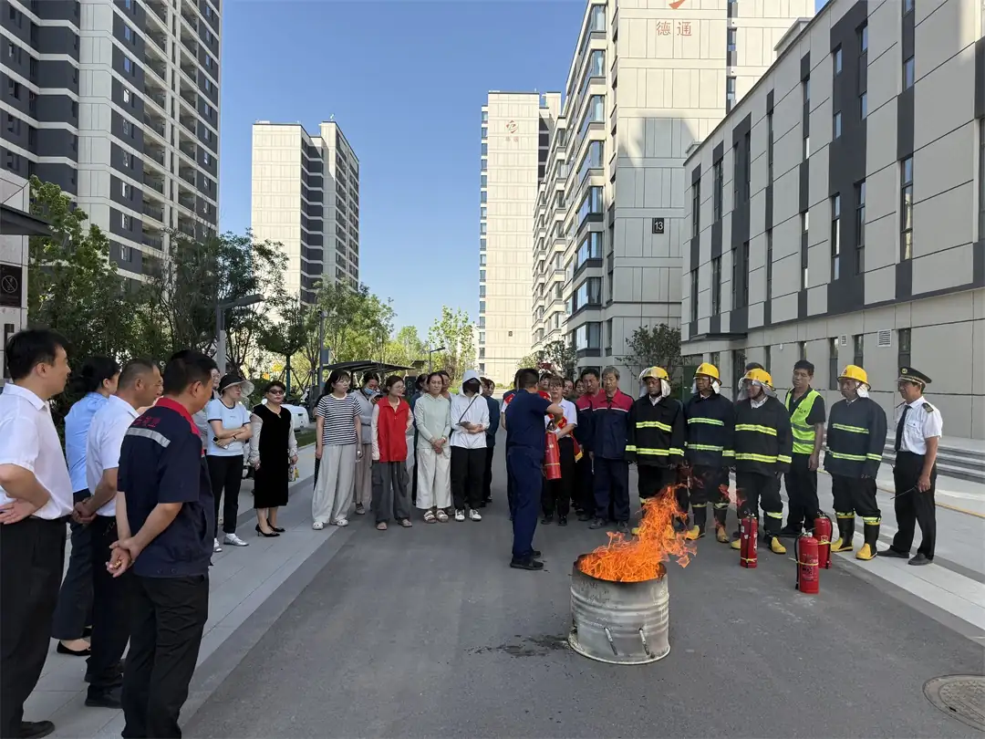 榆阳区环城北路社区开展消防演练与垃圾分类宣传活动