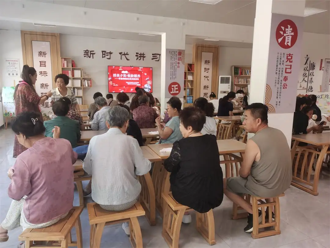 7月9日,榆阳区学院社区联合市文旅局开展“绣美夕阳·银龄颐养”非遗刺绣体验活动。