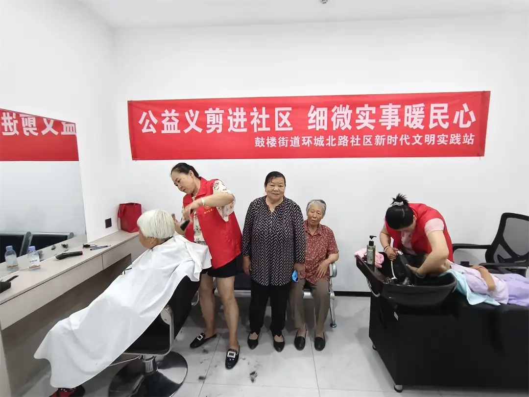 榆阳区环城北路社区开展爱心义剪志愿服务活动