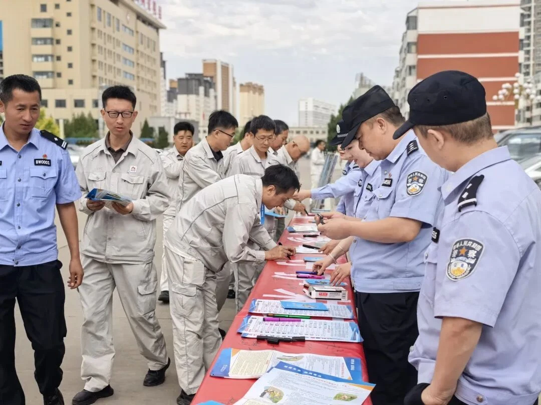 西郊派出所紧紧围绕“百万警进千万家”活动