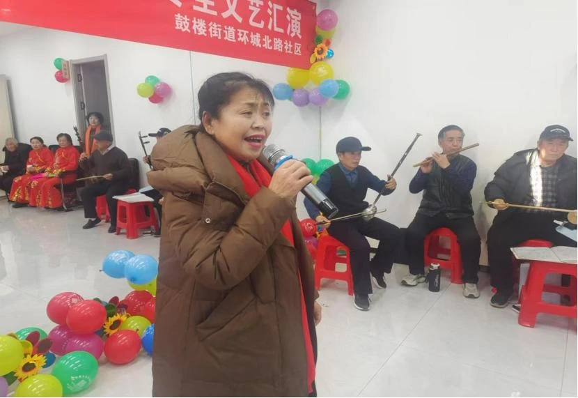 近年来,榆阳区鼓楼街道环城北路社区深耕民生服务,建日间照料中心、未成年人关爱站,精准服务“一老一小”