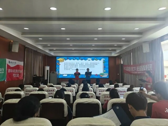 7月16日,西北大学文学院36名师生赴米脂开展暑期实践。