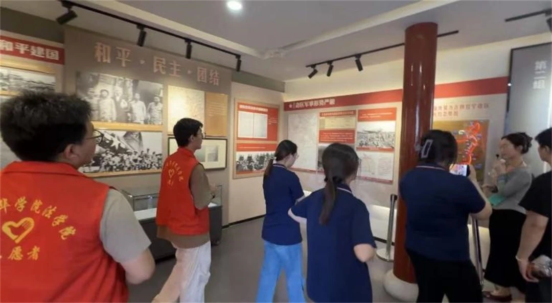 7月18日,西安培华学院“三下乡”实践队走进榆林横山区波罗古堡及横山起义历史陈列馆,开展红色法治研学。