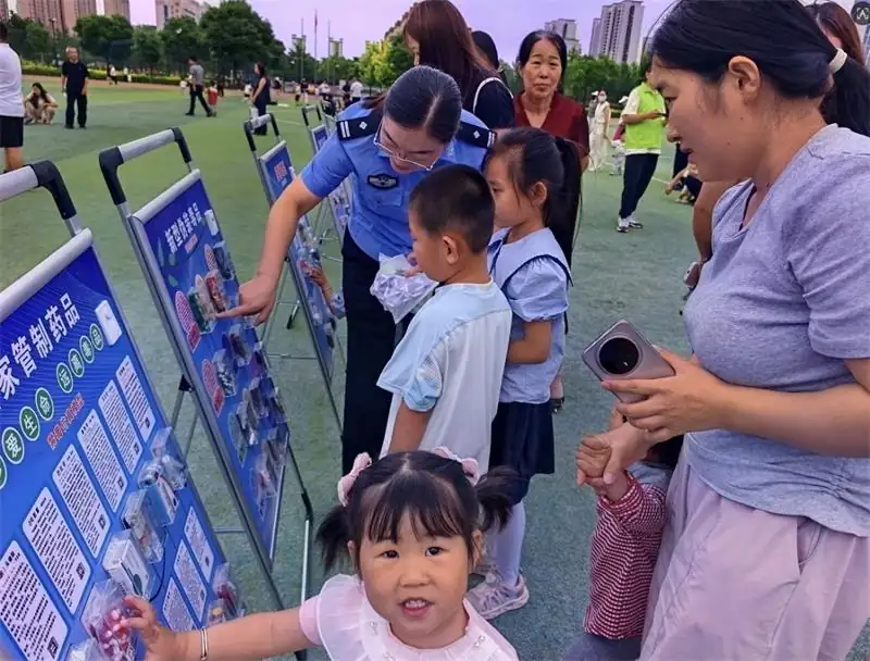 近日，靖边公安多形式开展禁毒宣传