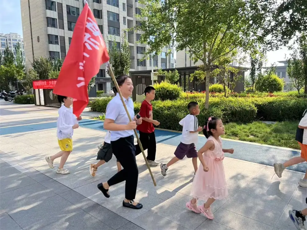 强国复兴有我 少年朝阳健康跑！富庆路社区开展未成年人晨跑实践活动