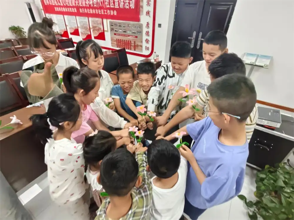 榆阳区鼓楼街道红文昌楼社区开展“多彩暑托拓眼界，欢乐暑期共成长”活动