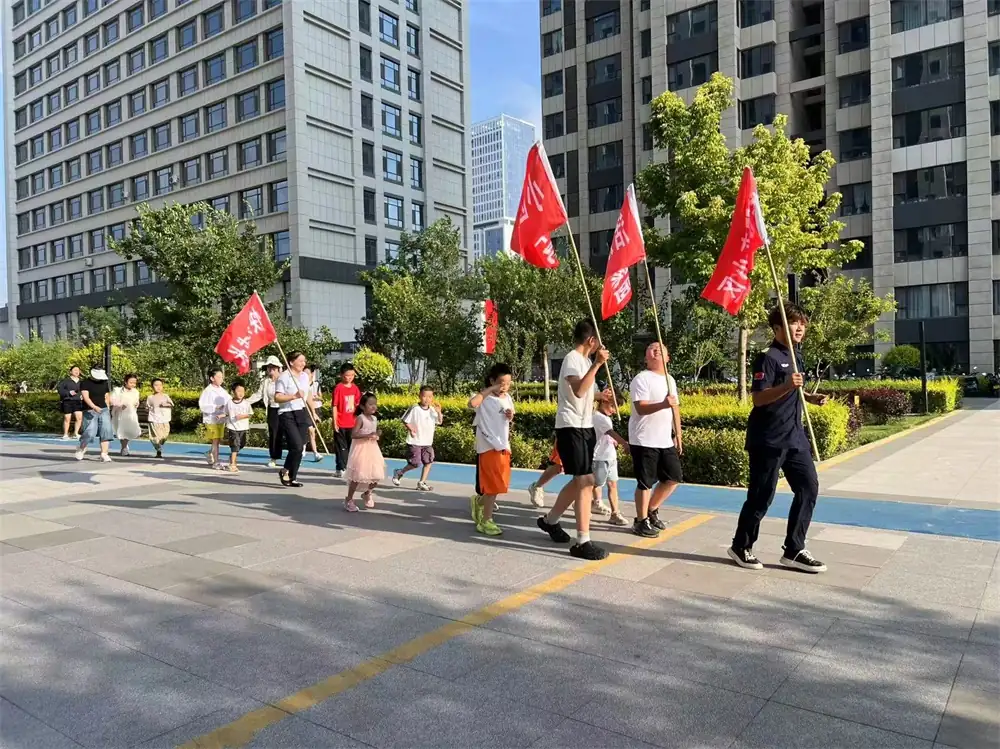 强国复兴有我 少年朝阳健康跑！富庆路社区开展未成年人晨跑实践活动