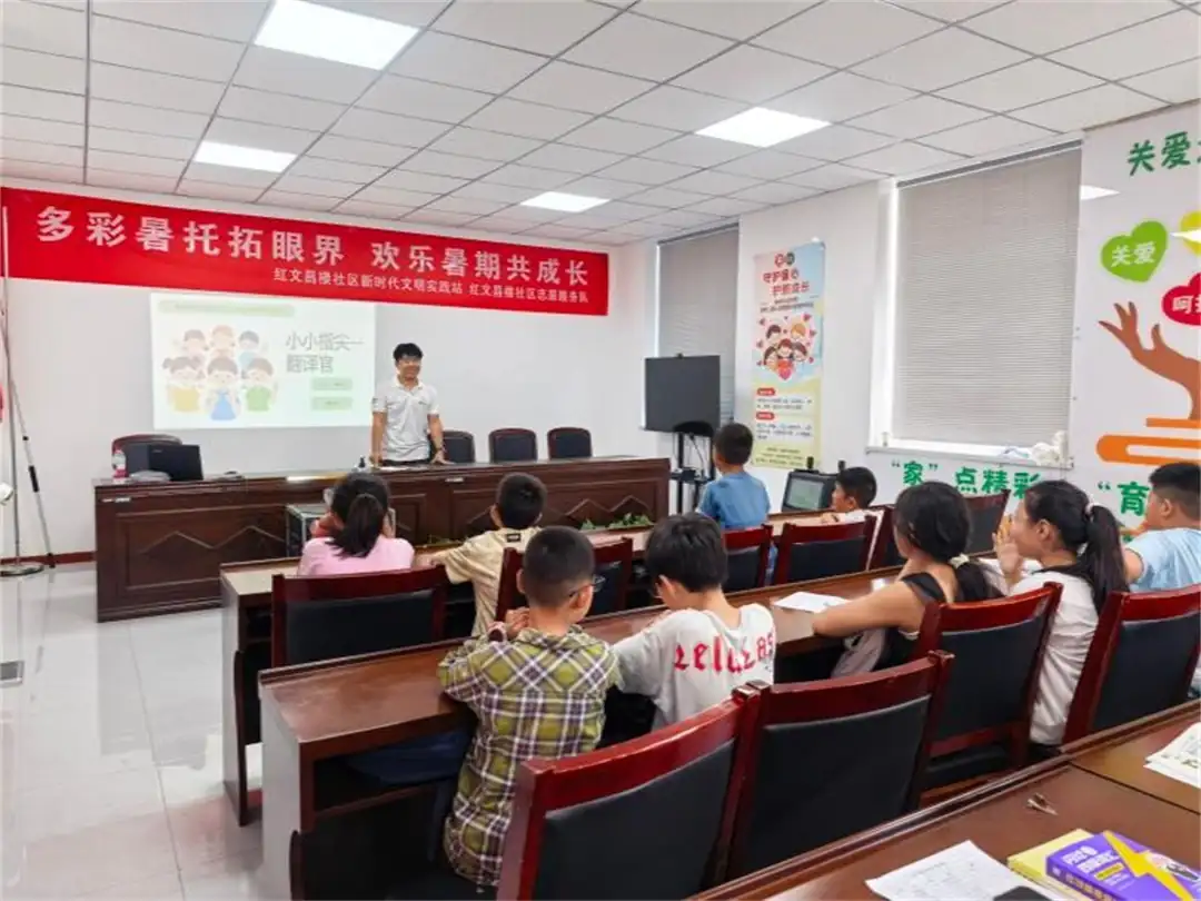 近期，榆阳区鼓楼街道红文昌楼社区联合榆林市社区工作协会、陕科大志愿者开展“青芒·少年科普实践团”夏令营