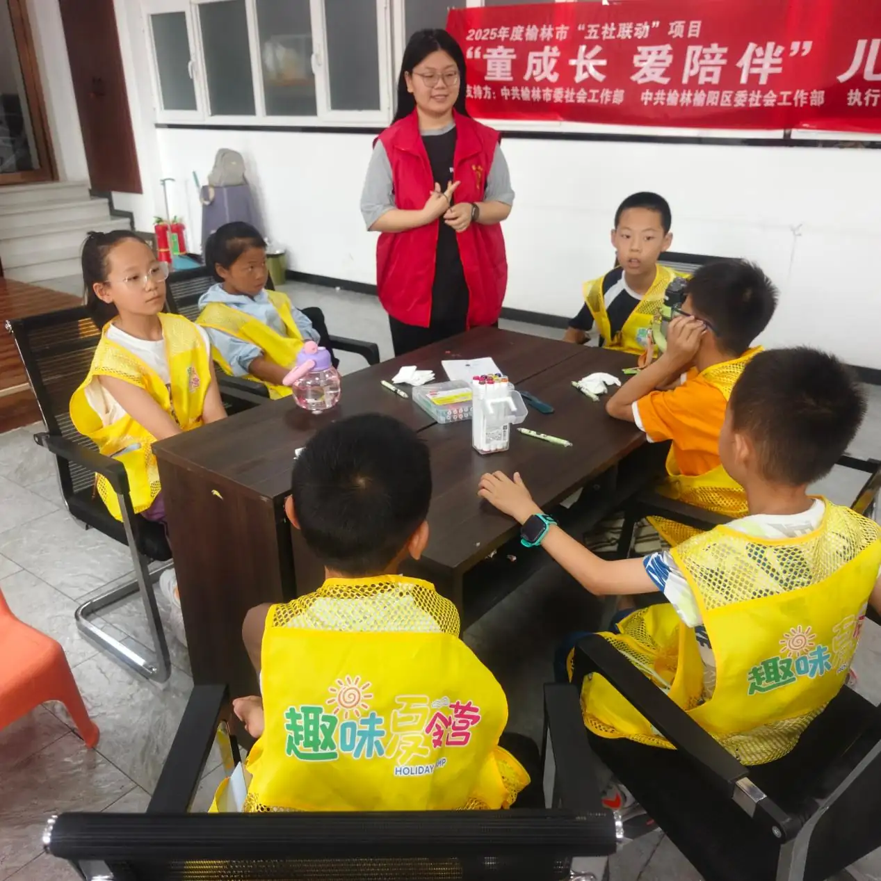 这个盛夏,榆阳区明珠路街道东环路社区依托五社联动机制,开展为期5天的儿童城市探索公益夏令营。