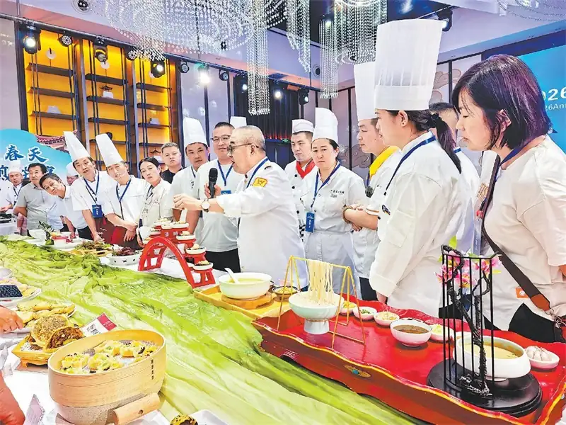 煎炒烹炸竞风采 百味驼城展匠心——2026年榆林市烹饪技能竞赛火热开赛