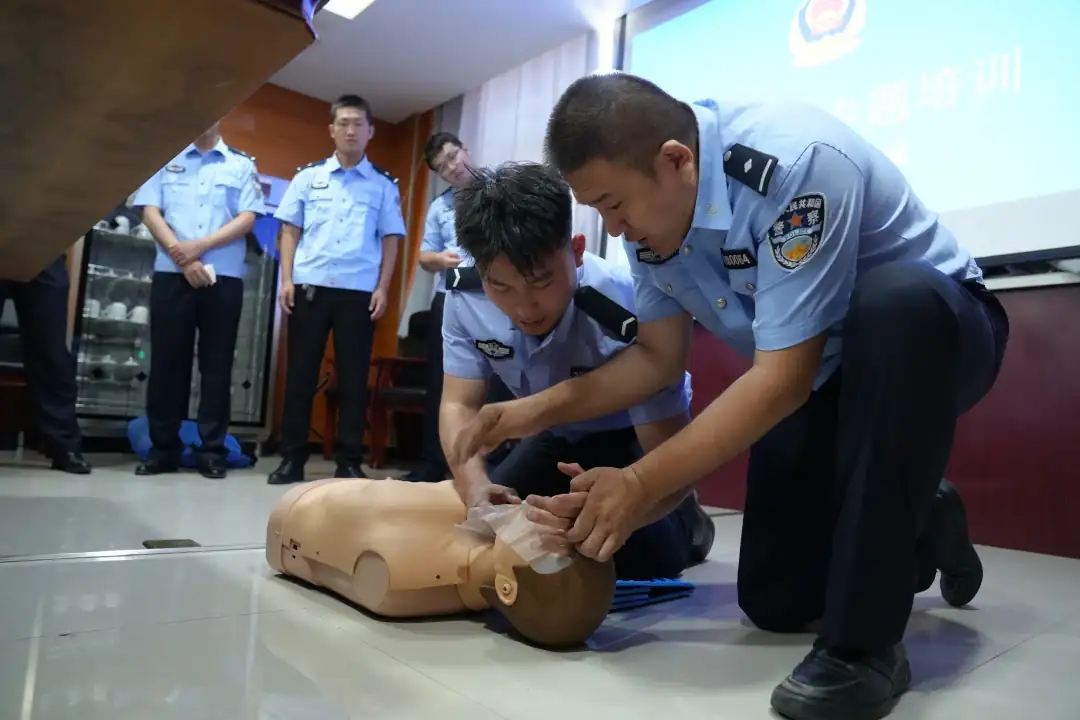 近日,绥德县公安局开展为期一周的新警岗前培训