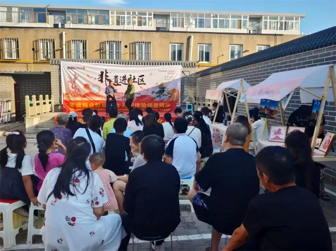 近日,榆阳区鼓楼街道普惠泉社区联合榆阳区文旅局、文化馆开展非遗进社区活动