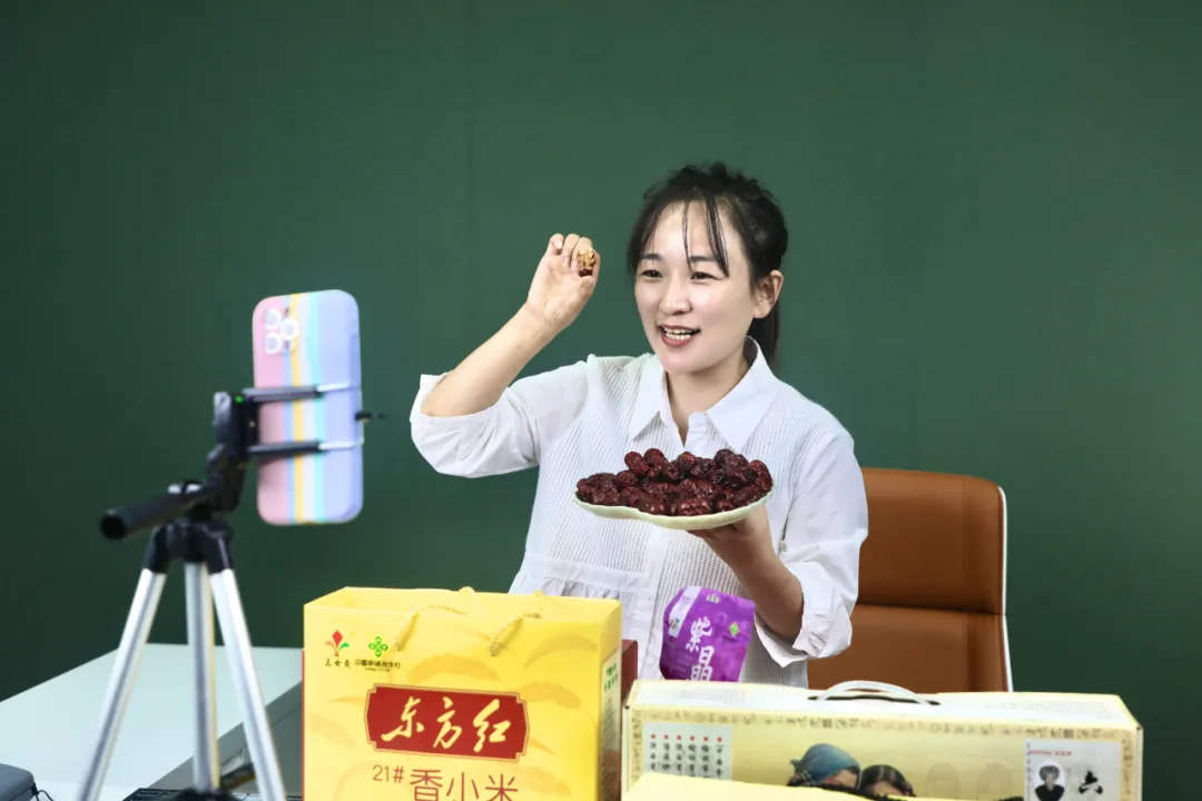佳县返乡创业青年王宇梅 图片来源佳县妇联