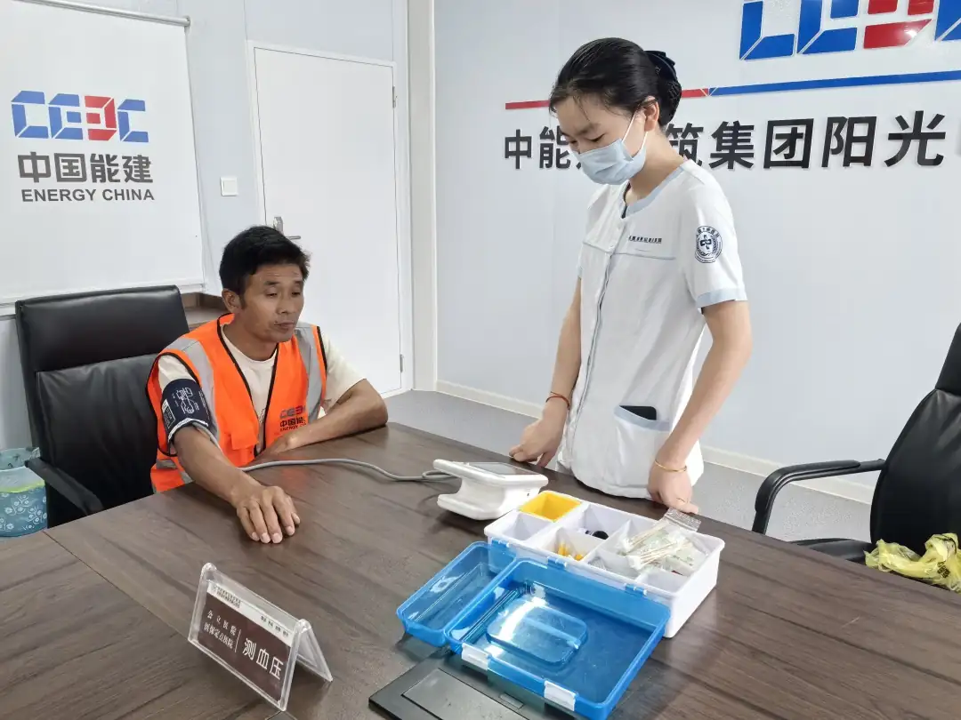 中国能建建筑集团阳光电源杭州研发中心项目部联合绿色通道医院开展医疗急救培训