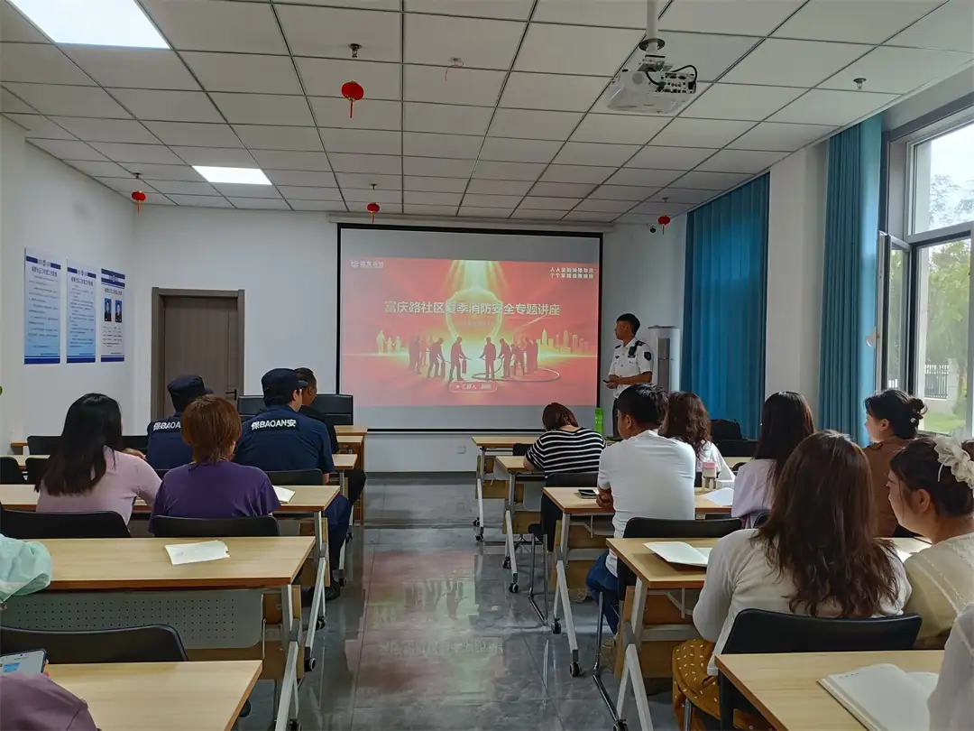 8月10日，榆阳区崇文路街道富庆路社区开展消防安全演练